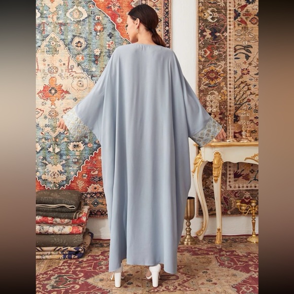 NOTCH NECK EMBROIDERY DETAIL KAFTAN - Picture 6 of 7